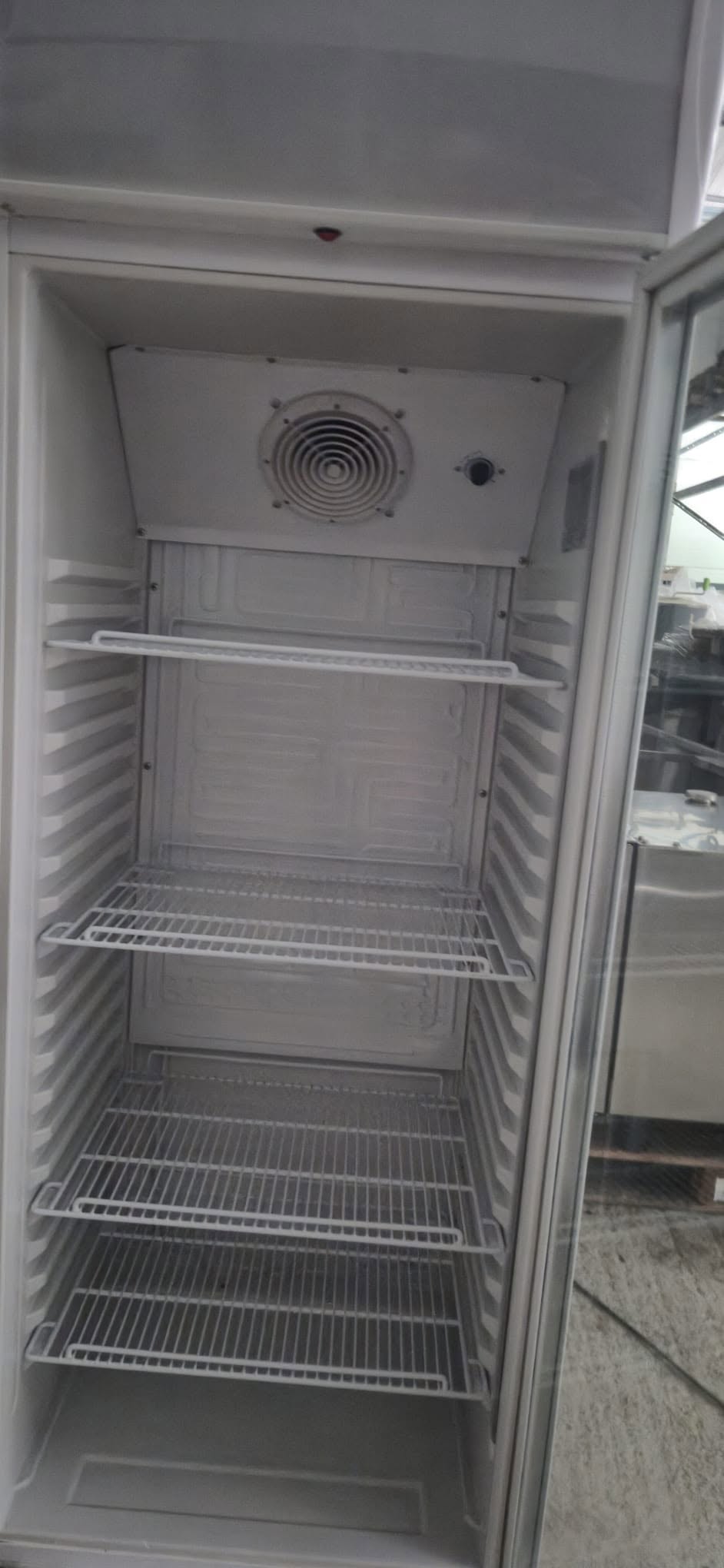 Vitrina Frigorifica Verticala Profesionala 324 Litri cu Usa din Sticla Dubla si Iluminare LED