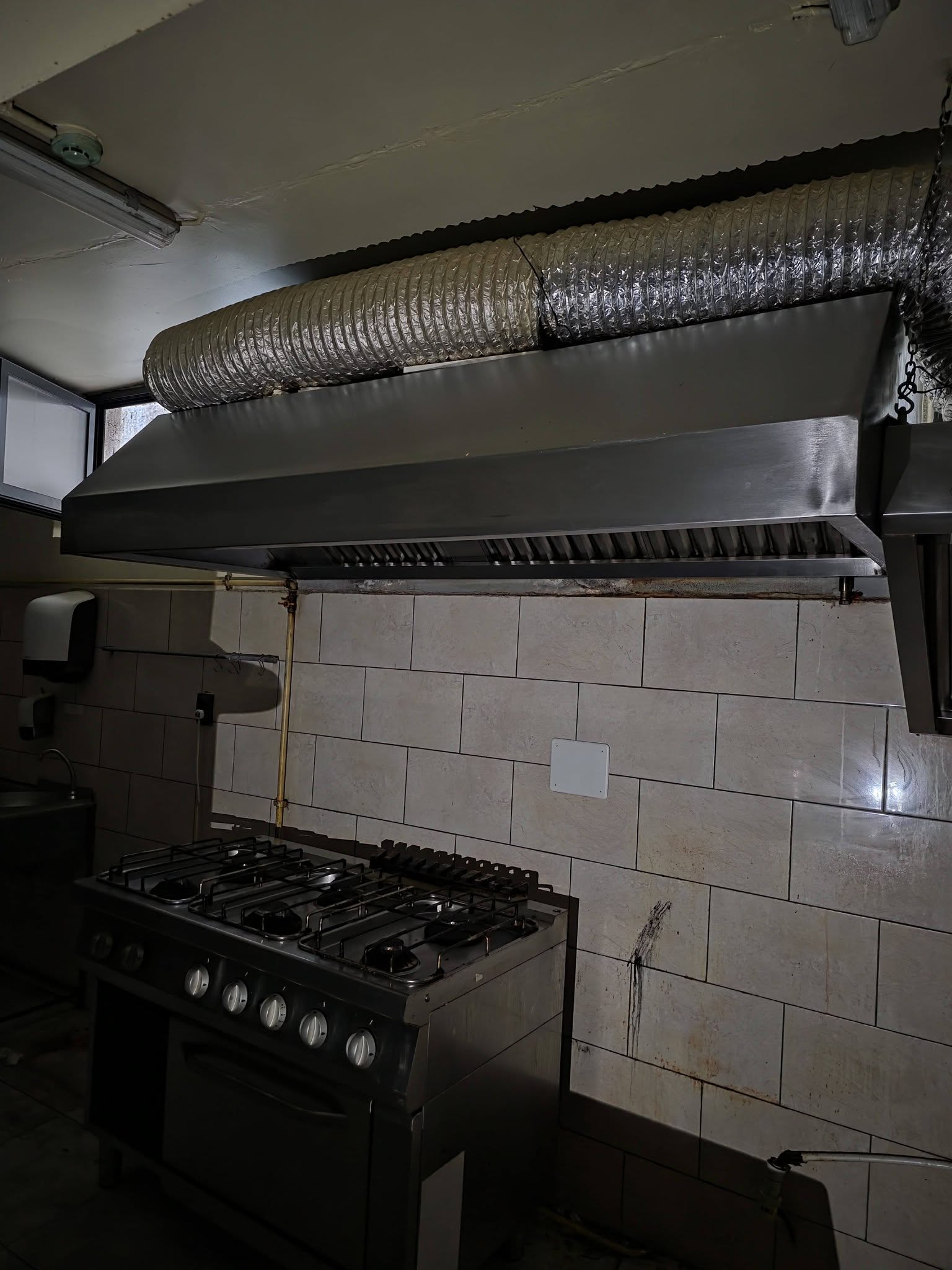 Hota profesionala inox de perete cu filtre labirint | Hota profesionala pentru restaurante si fast-food