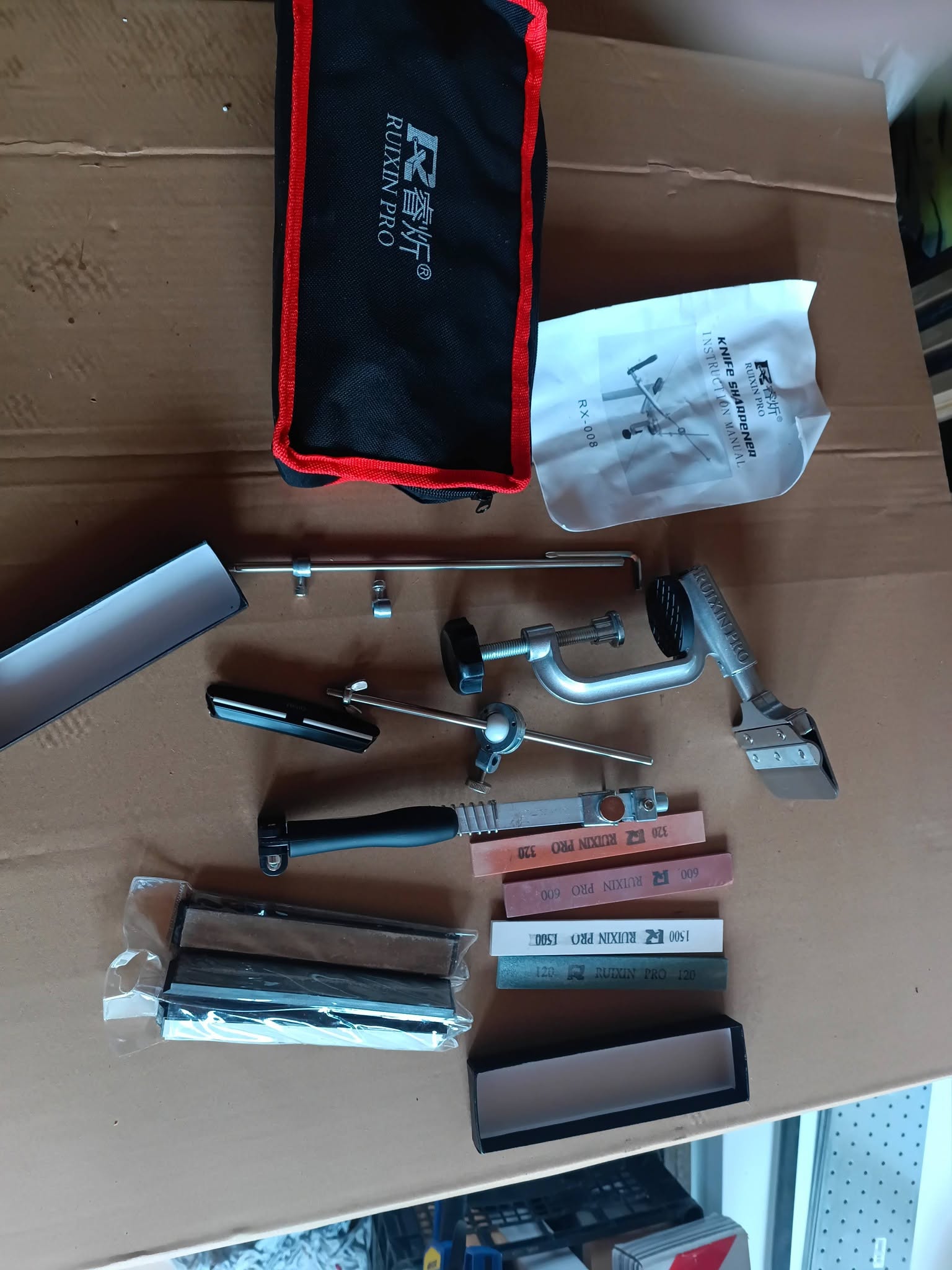 Sistem Profesional de Ascutit Cutite Ruixin Pro RX-008 | Kit Complet cu Pietre de Ascutire