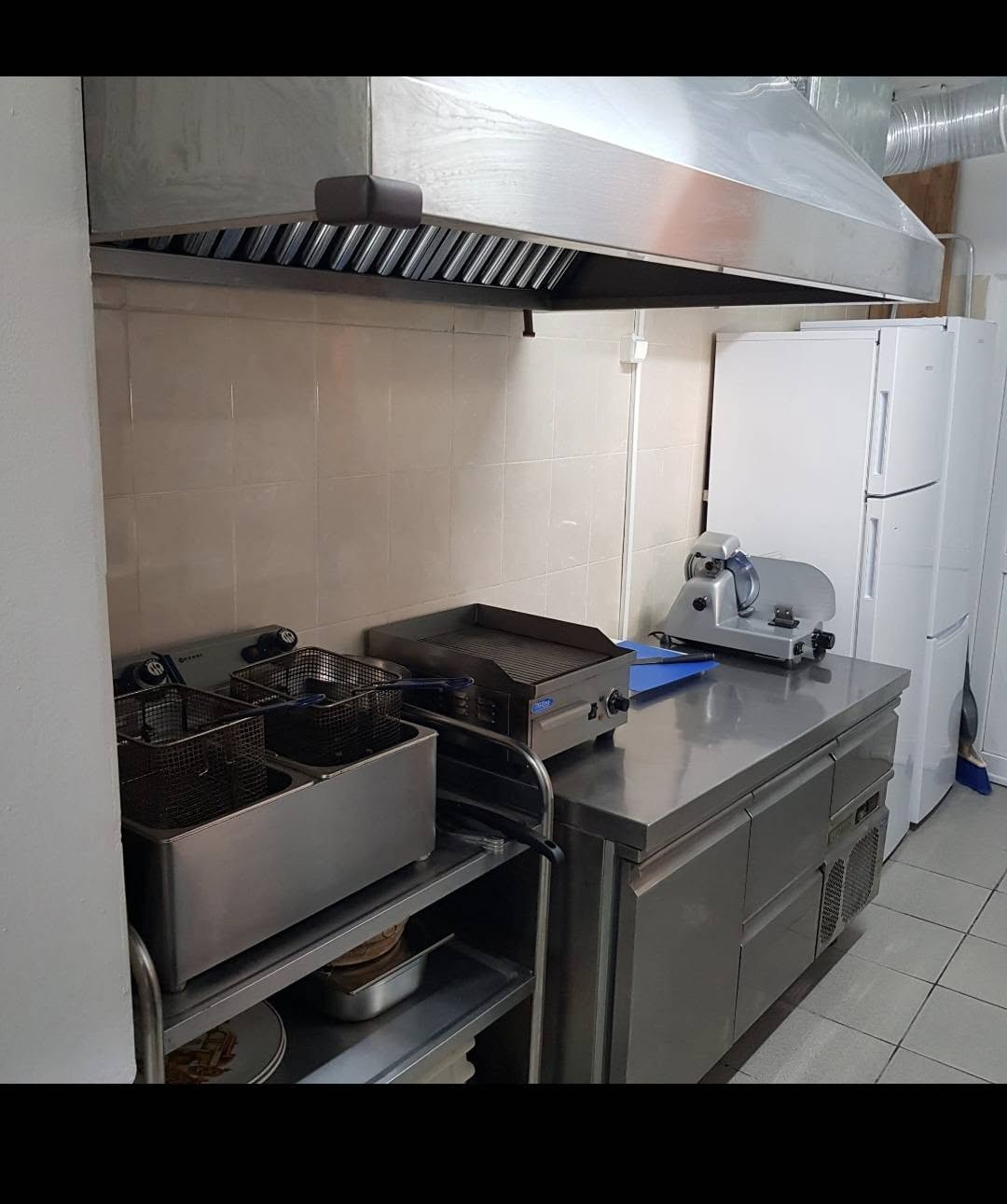 Hota profesionala de perete din inox cu motor 170 x 90 cm pentru restaurante si bucatarii HoReCa