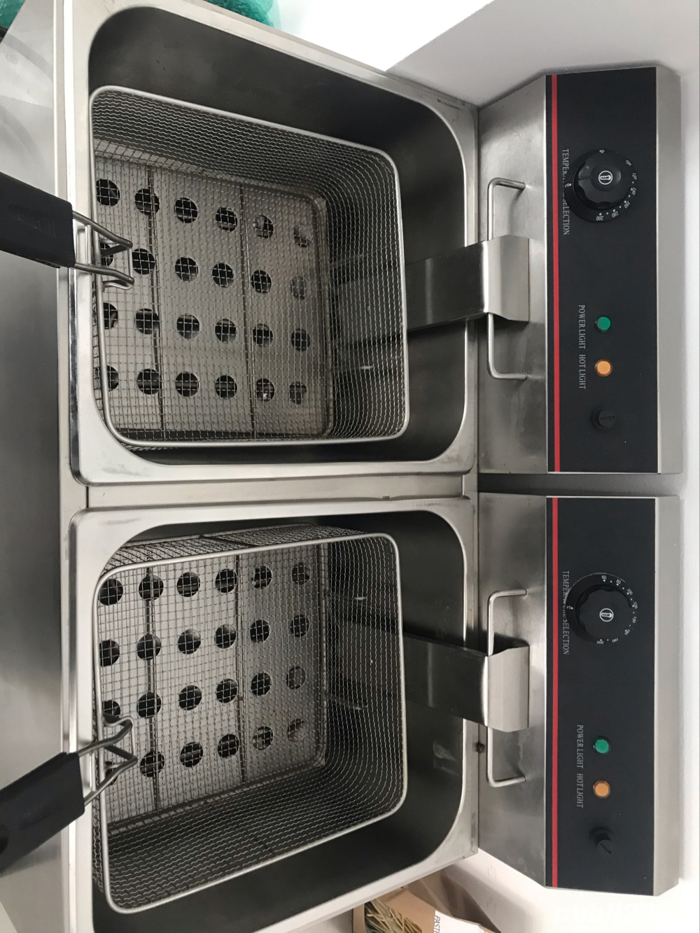 Friteuză profesională electrică dublă 2 x 8 L – Nouă, 2 x 3,5 kW, 220V | HoReCa