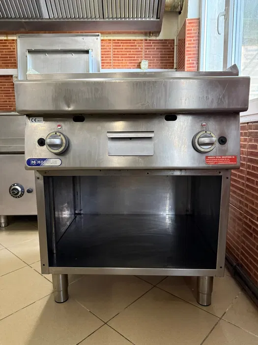 Plita profesionala pe gaz cu placa neteda, grill horeca cu 2 zone de gatire pentru restaurant - Imagine 2