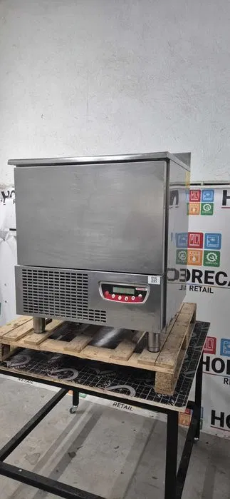 Abatitor profesional Angelo Po Blast Chiller 5 tavi GN 1/1, racire si congelare rapida pentru HoReCa