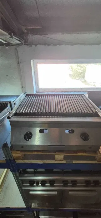 Grill profesional electric cu roca vulcanica linia 600 pentru restaurant fast food catering - Imagine 2
