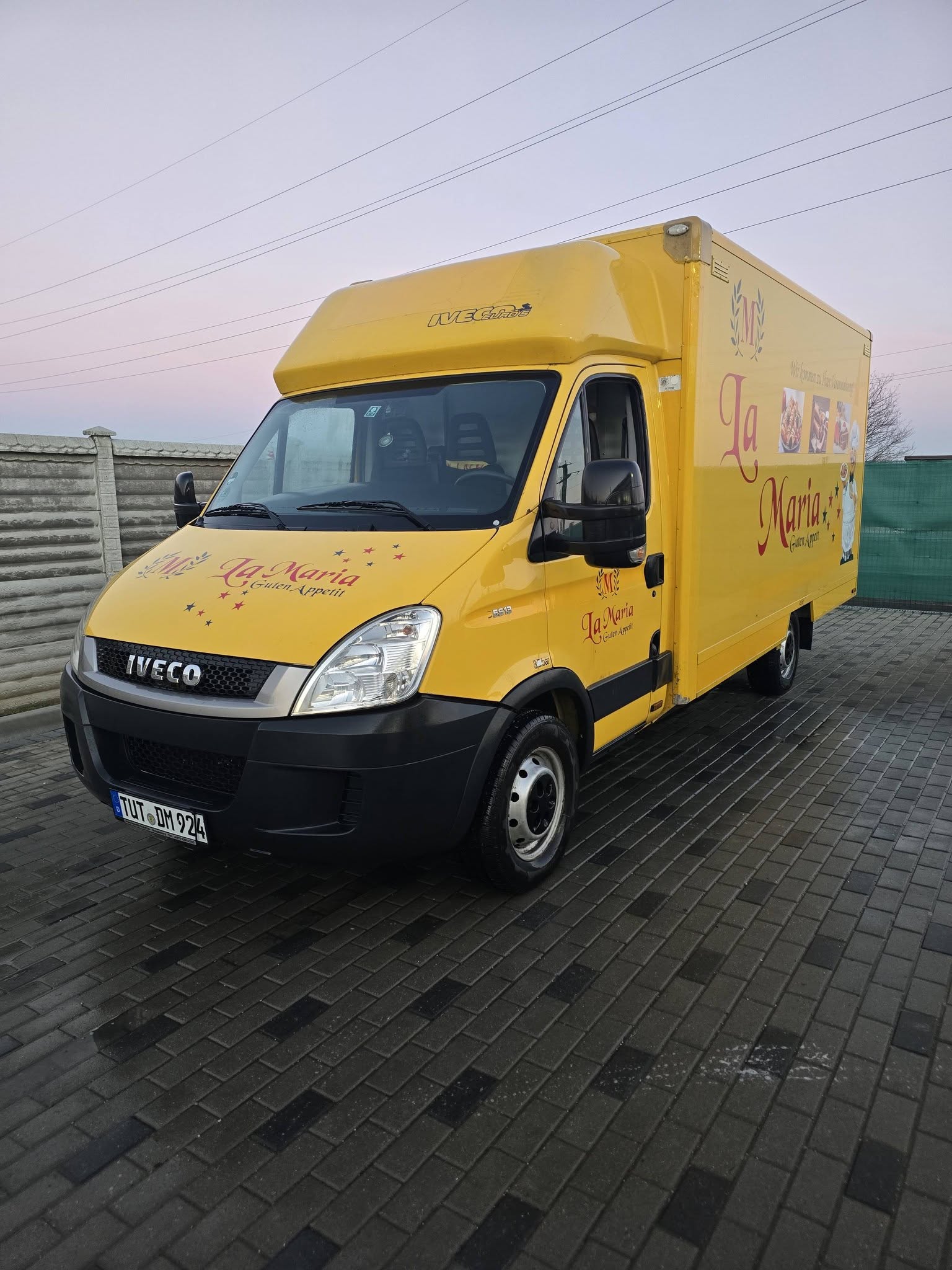 Iveco Daily Fast-Food Complet Echipat - Food Truck Profesional de Vanzare | Street Food HoReCa - Imagine 4